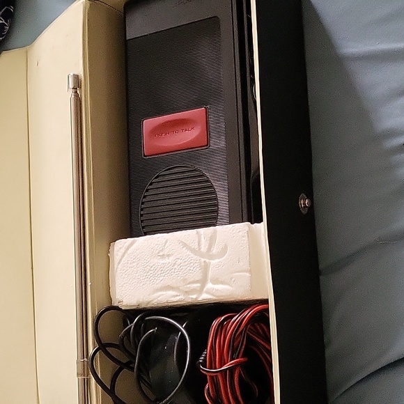 Realistic 2 way radio - Picture 11 of 11